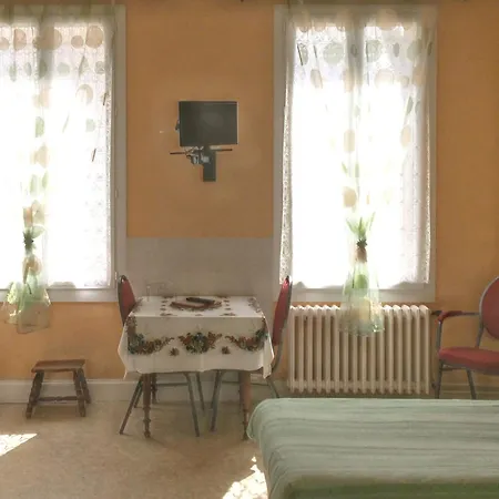 Accueillant A Les Bains 20 M² Proche Thermes Апартаменты Нери-ле-Бен