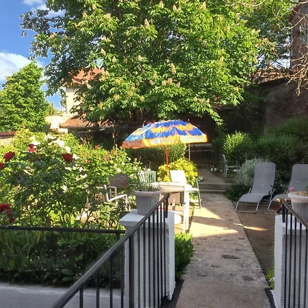 Accueillant A Les Bains 20 M² Proche Thermes
