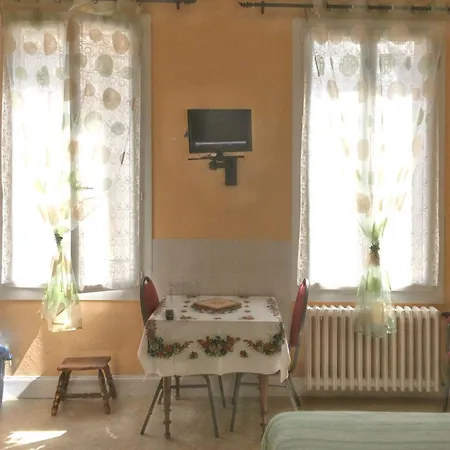Апартаменты Accueillant A Les Bains 20 M² Proche Thermes *