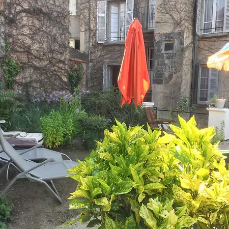 Accueillant A Les Bains 20 M² Proche Thermes Нери-ле-Бен